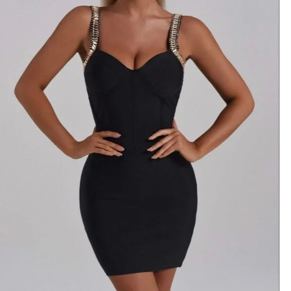 Bella Barnett - Picture 2 of 3